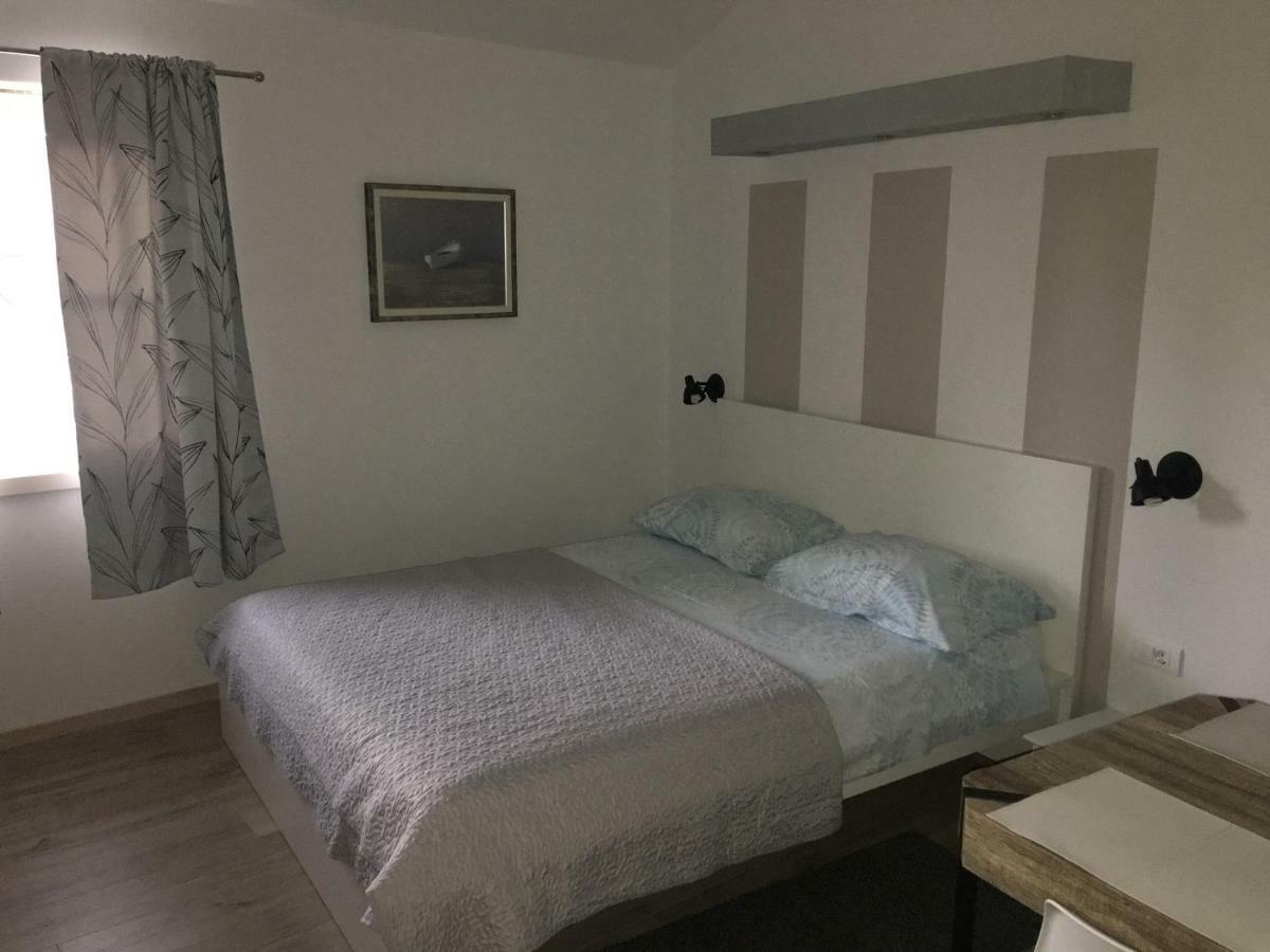 Studio Apartman Dado Bale Exterior foto
